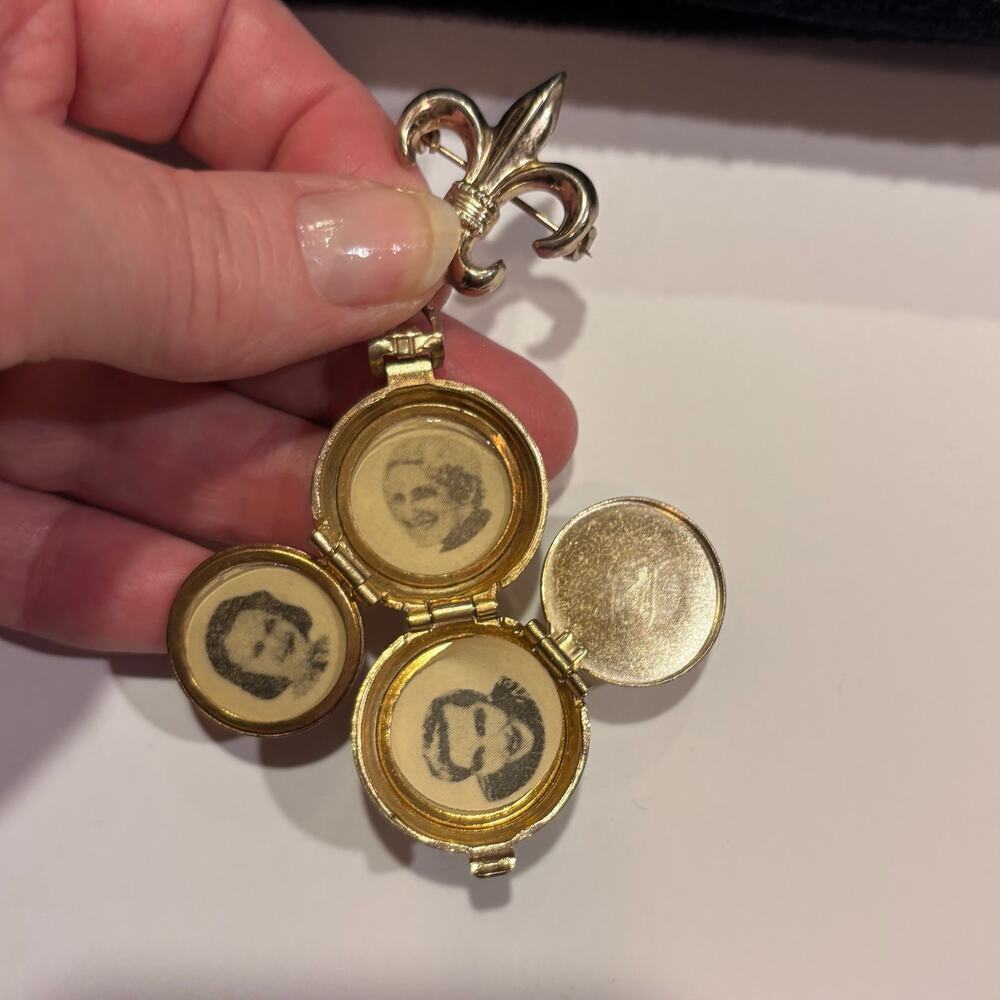 Vtg Coro 4 Panel Locket Brooch w/ Goldtone Fleur de Lis and Black/White Cameo - Picture 7 of 9